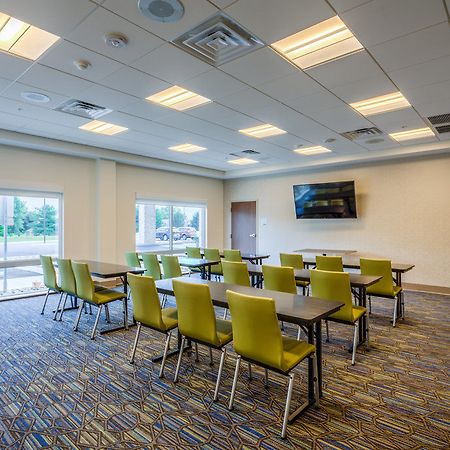 Holiday Inn Express & Suite Milroy - Reedsville Esterno foto