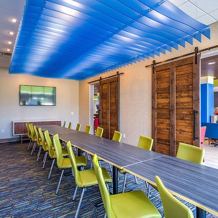 Holiday Inn Express & Suite Milroy - Reedsville Esterno foto