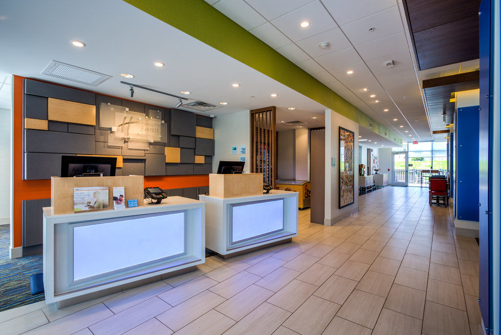 Holiday Inn Express & Suite Milroy - Reedsville Esterno foto