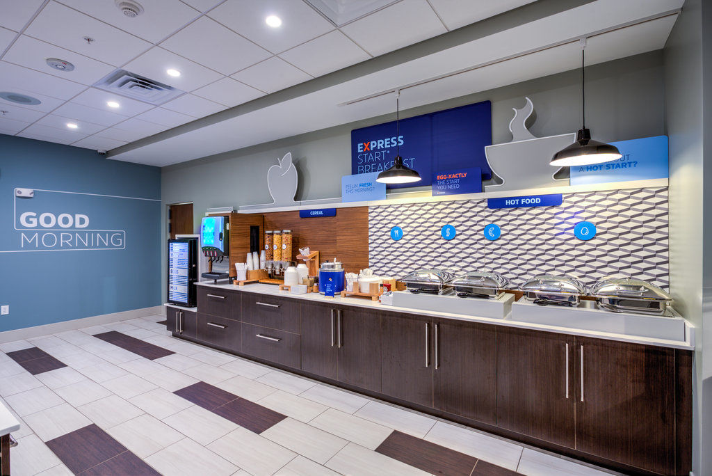 Holiday Inn Express & Suite Milroy - Reedsville Esterno foto