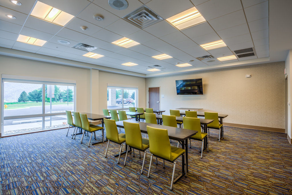 Holiday Inn Express & Suite Milroy - Reedsville Esterno foto