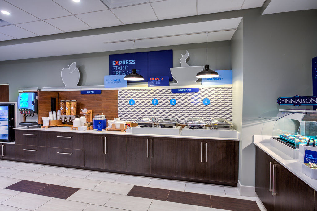 Holiday Inn Express & Suite Milroy - Reedsville Esterno foto