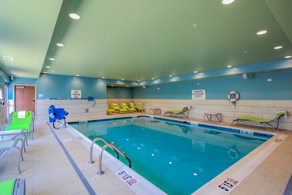 Holiday Inn Express & Suite Milroy - Reedsville Esterno foto