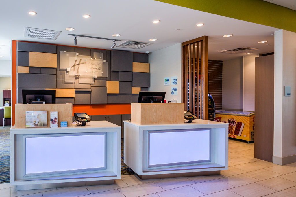 Holiday Inn Express & Suite Milroy - Reedsville Esterno foto