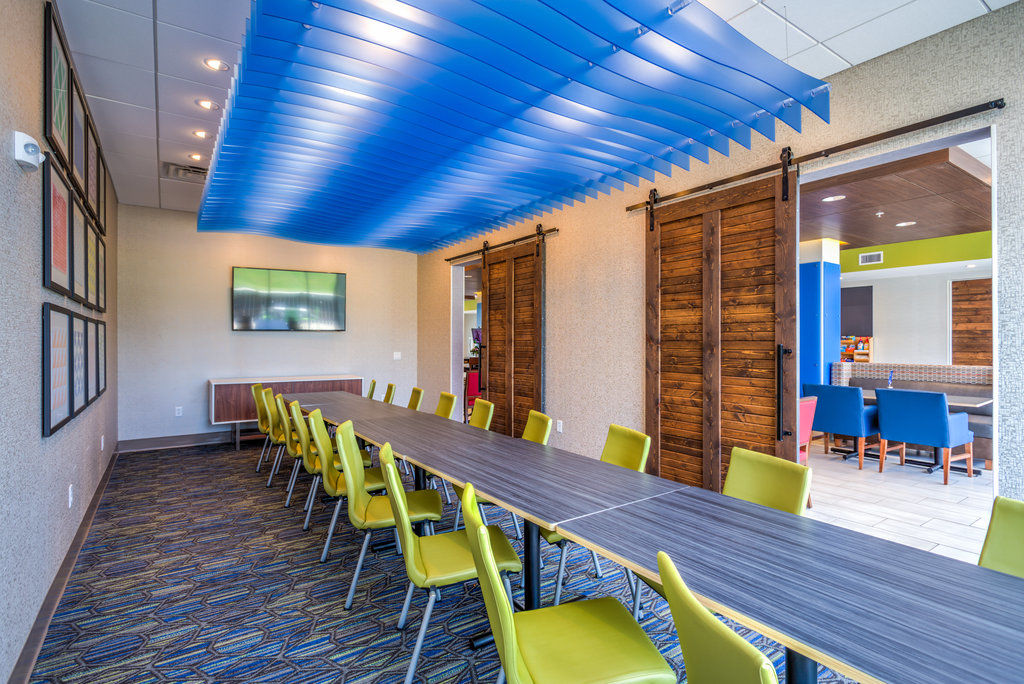 Holiday Inn Express & Suite Milroy - Reedsville Esterno foto